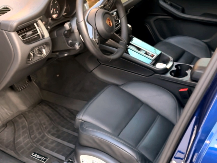 Detailed Porsche Macan leather interior